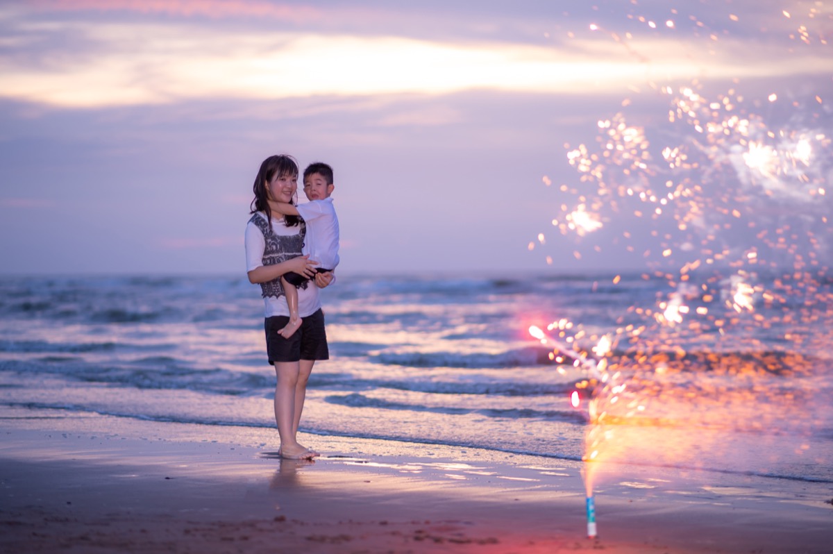 海灘玩水親子寫真|海邊家庭攝影|小巴老師親子寫真