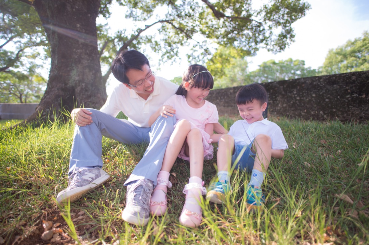 草地森林親子寫真|自然互動家庭攝影|親子寫真|家庭攝影|小巴老師|第 22 張