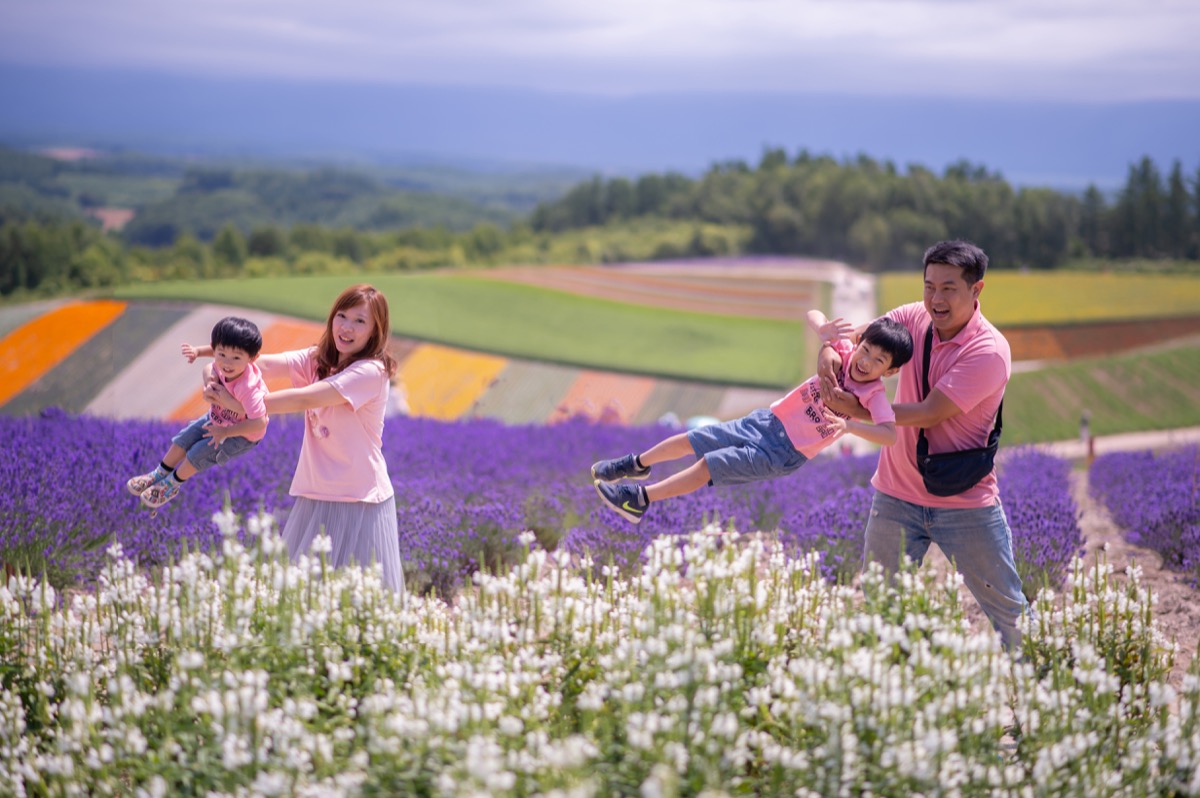 日本北海道夏季東北親子寫真｜花海、草原、自然旅拍｜親子寫真｜家庭攝影｜小巴老師｜第 11 張