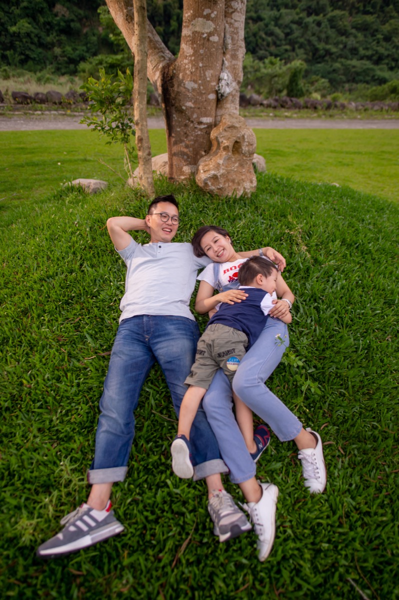 新竹親子寫真｜露營、草地與戶外家庭攝影｜小巴老師親子寫真