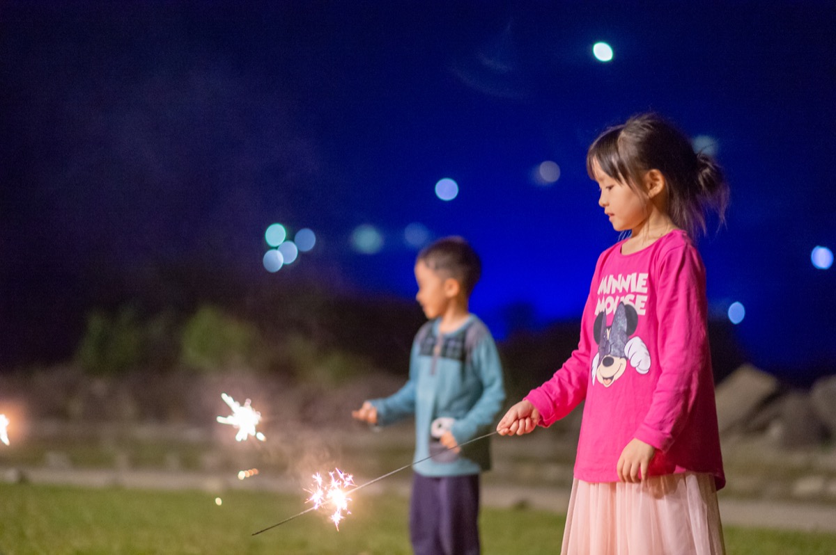 夜拍煙火聖誕節親子寫真｜夜景家庭攝影｜親子寫真｜家庭攝影｜小巴老師｜第 16 張