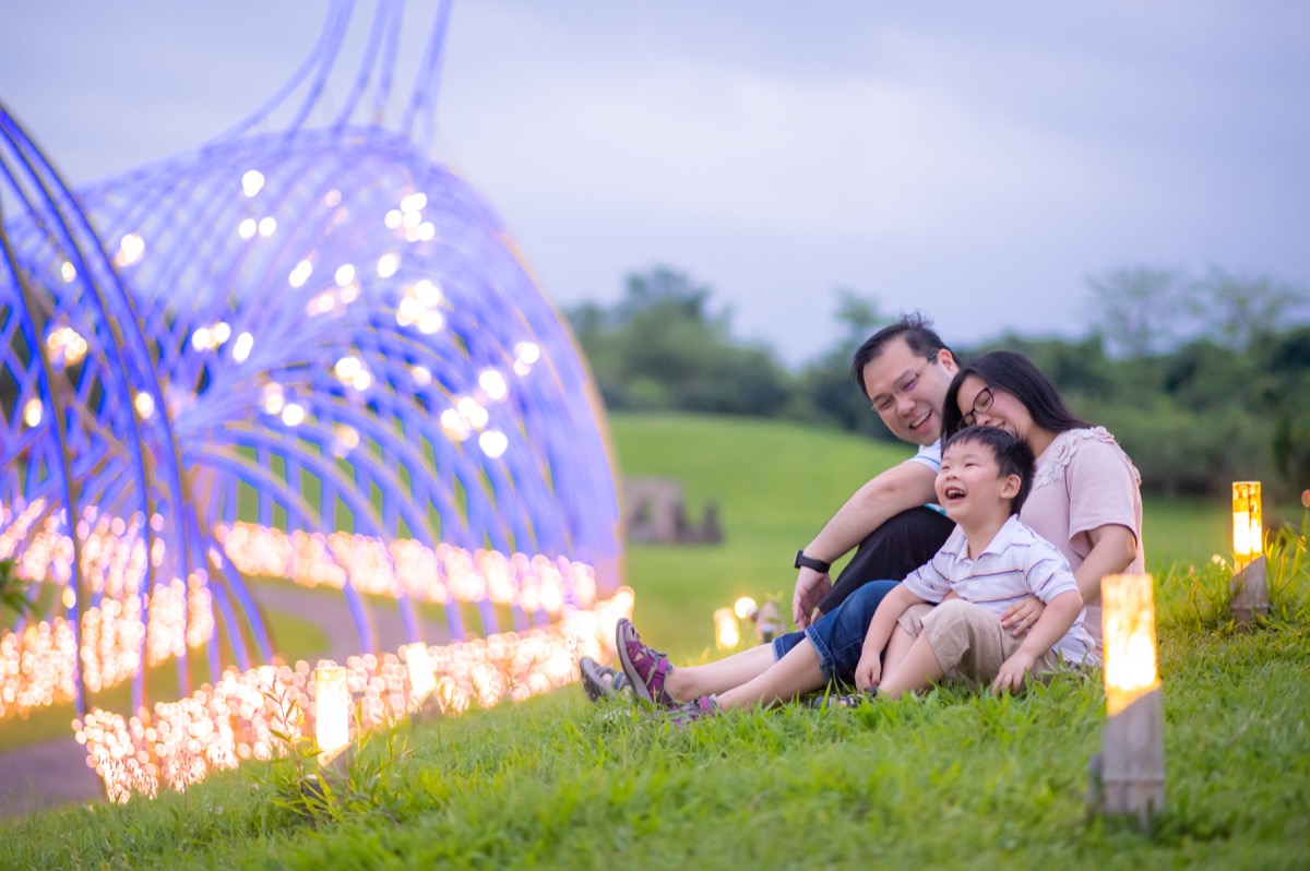 夜拍煙火聖誕節親子寫真｜夜景家庭攝影｜親子寫真｜家庭攝影｜小巴老師｜第 24 張