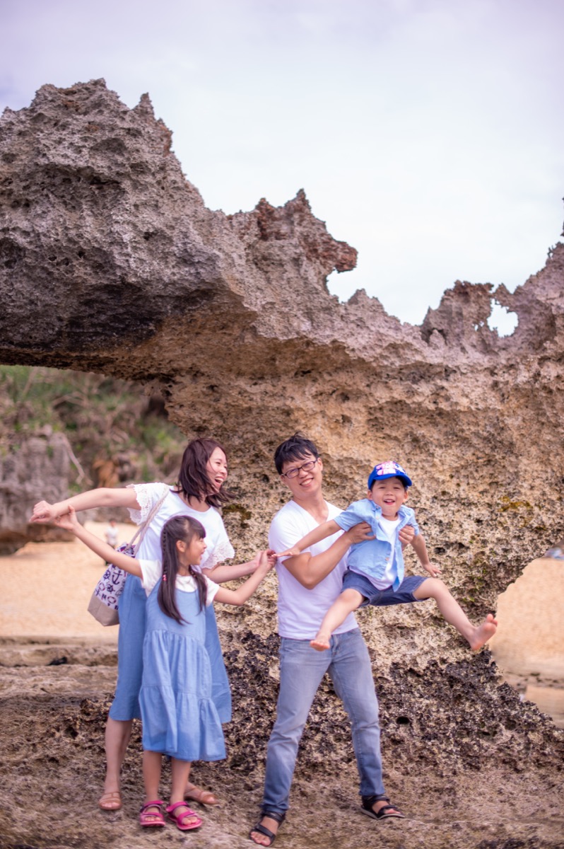 日本沖繩親子寫真｜海島沙灘家庭旅拍｜小巴老師親子寫真