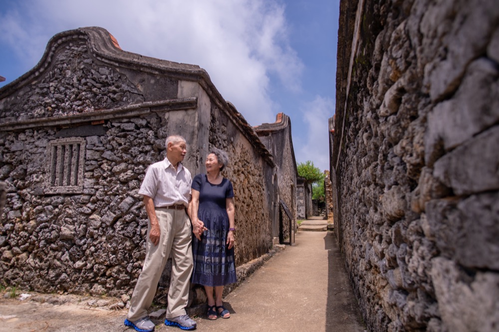 澎湖親子寫真|離島海邊、沙灘與家庭旅拍|小巴老師親子寫真