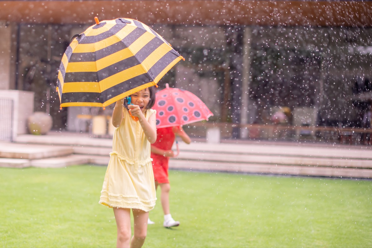 雨中下雨親子寫真|雨天家庭攝影|親子寫真|家庭攝影|小巴老師|第 15 張