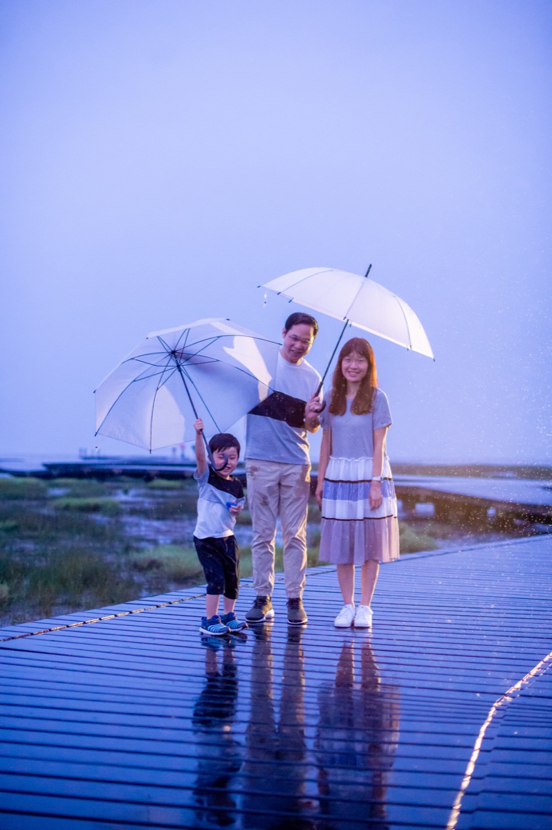 雨中下雨親子寫真|雨天家庭攝影|親子寫真|家庭攝影|小巴老師|第 16 張