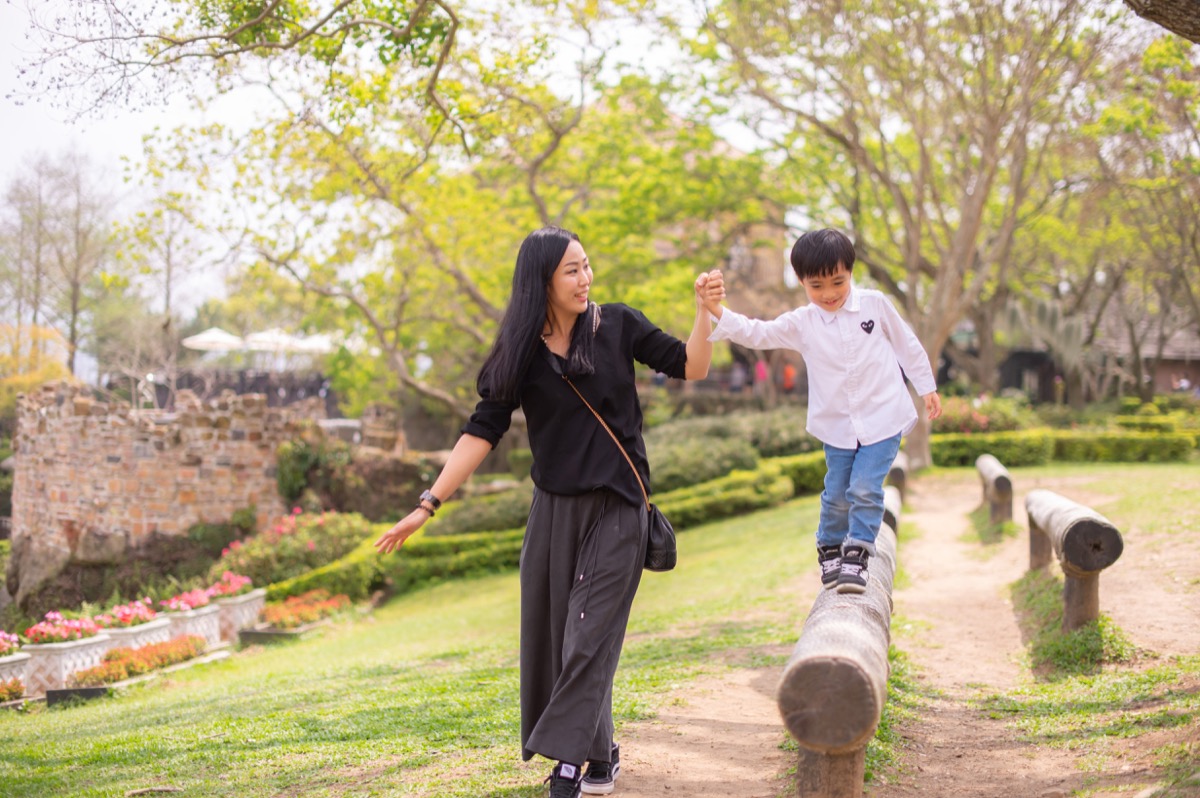 台中親子寫真|高美濕地、新社、清境包車旅拍|親子寫真|家庭攝影|小巴老師|第 13 張