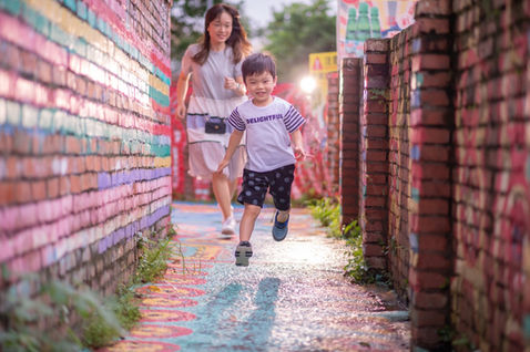台中親子寫真｜高美濕地、新社、清境包車旅拍｜親子寫真｜家庭攝影｜小巴老師｜第 75 張