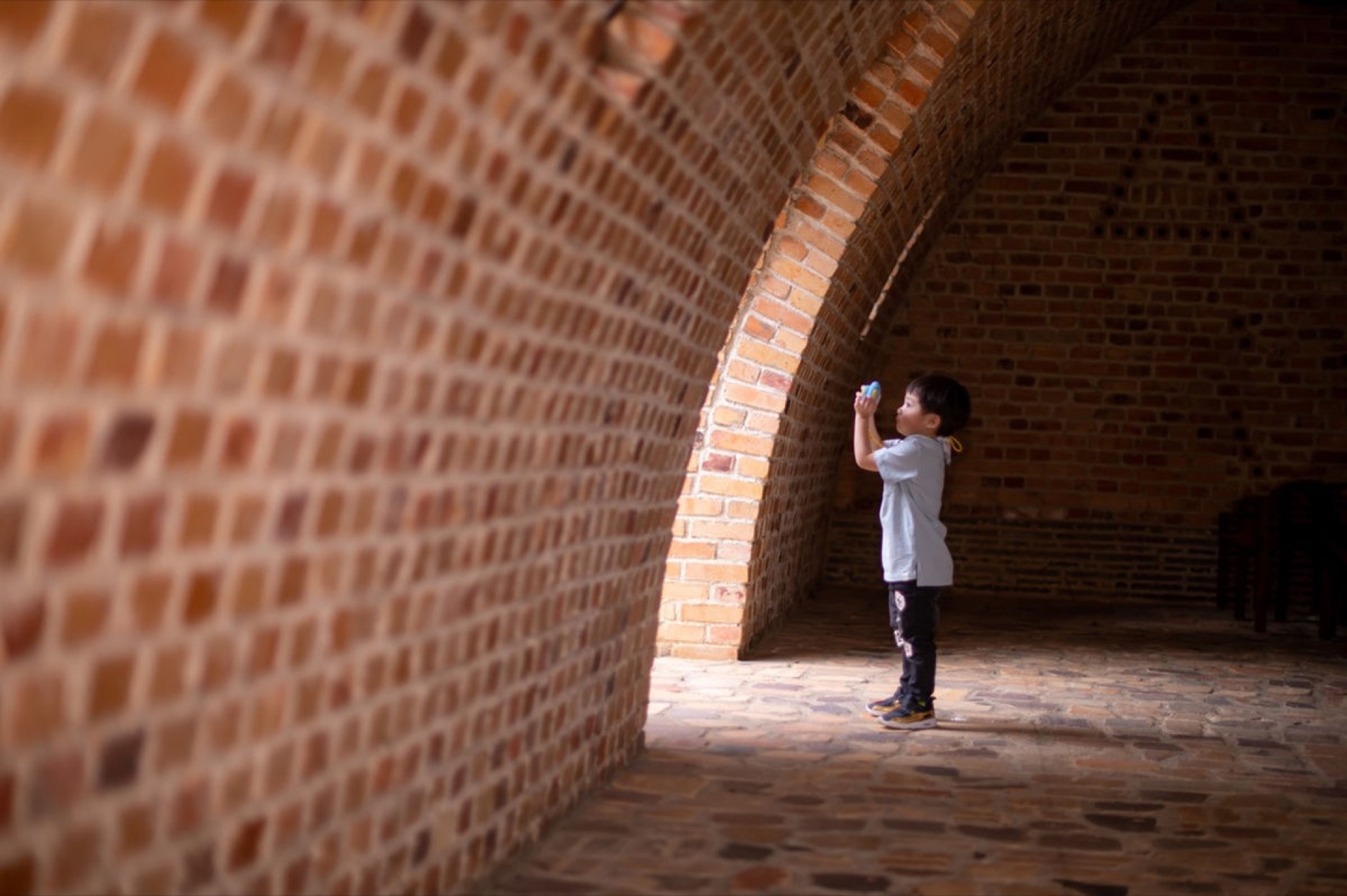 交件後全家一直重複看影片｜台中 親子寫真推薦