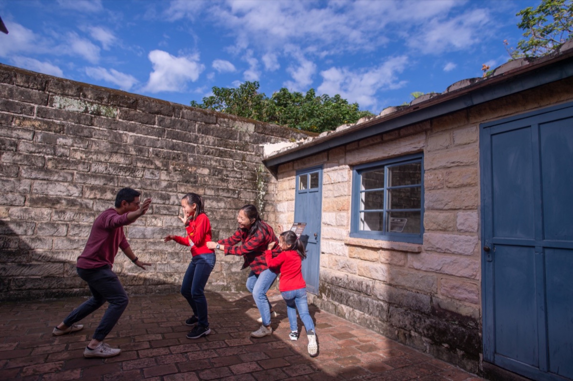 淡水親子旅拍｜河岸散步的日常浪漫 第 1 張｜親子寫真與家庭寫真